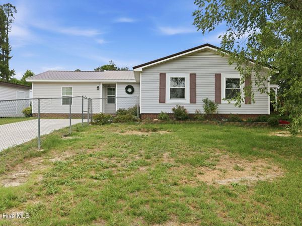 16 Crestview Place, Spring Lake, NC 28390