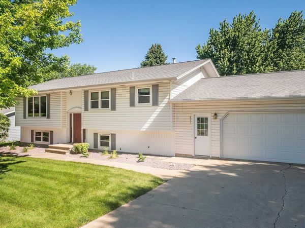 803 2ND ST SW, Orange City, IA 51041