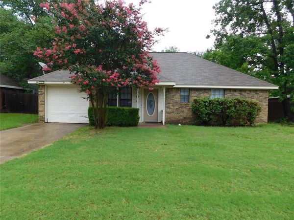 304 Joshua Street , Denton, TX 76209