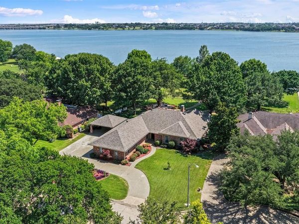 14 Victoria Drive, Rowlett, TX 75088