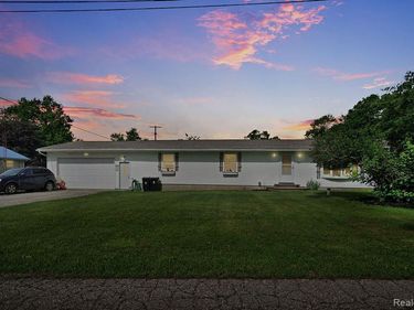 5607 Genesee Avenue, Otter Lake Vlg, MI 48464