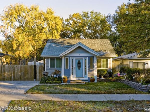 525 E Lewiston Avenue, Ferndale, MI 48220