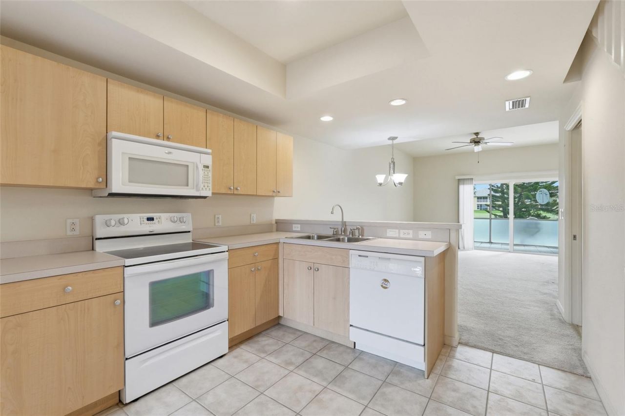 1246 Rio De Janeiro Avenue, Unit 505, Punta Gorda, FL 33983 Photo