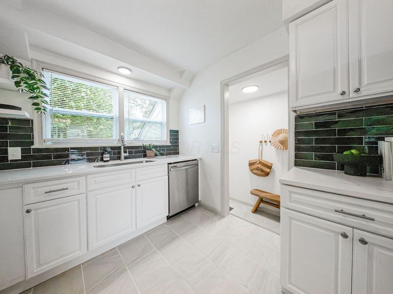 1899 Denbridge Way , Columbus, OH 43219 Photo 24