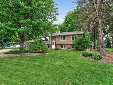 17351 Barberry Circle, Eden Prairie, MN 55346
