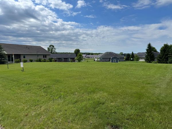 636 W River Drive, New London, MN 56273