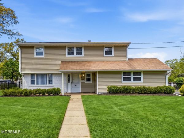 4 Cheryl Drive, Oakhurst, NJ 07755