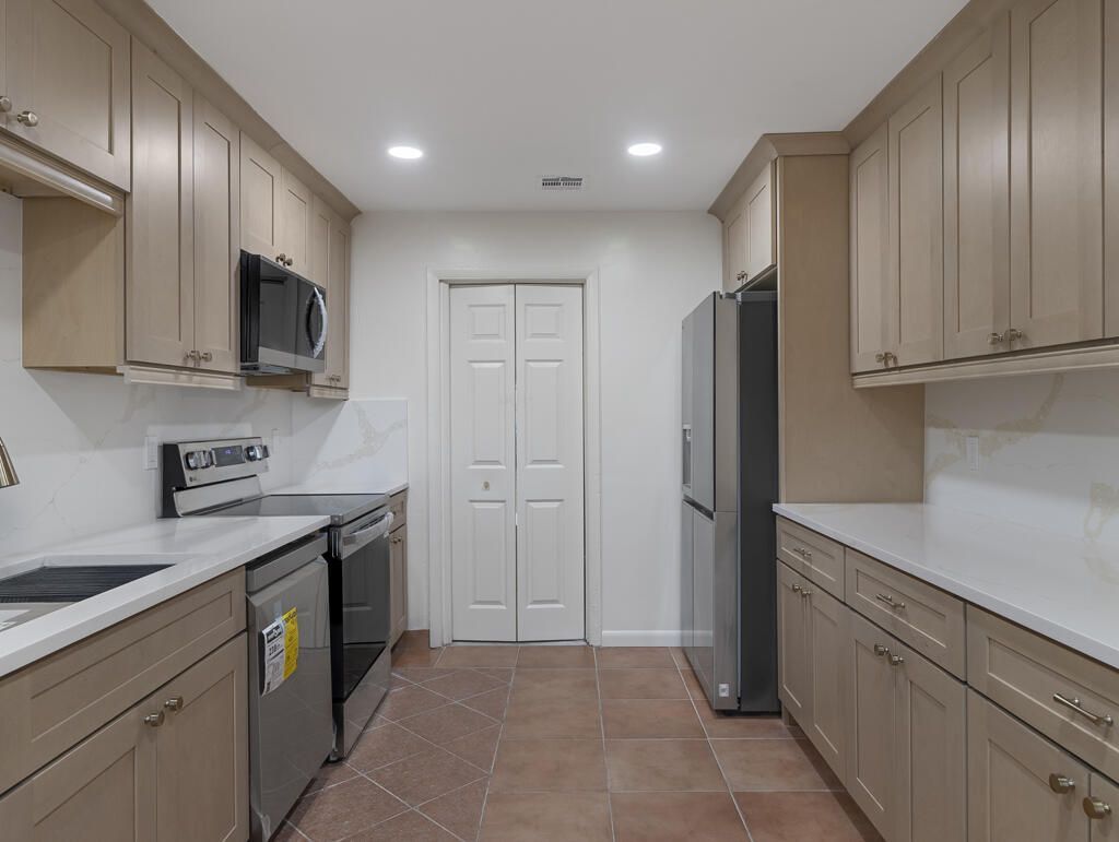 371 W 34th Street, Riviera Beach, FL 33404 Photo
