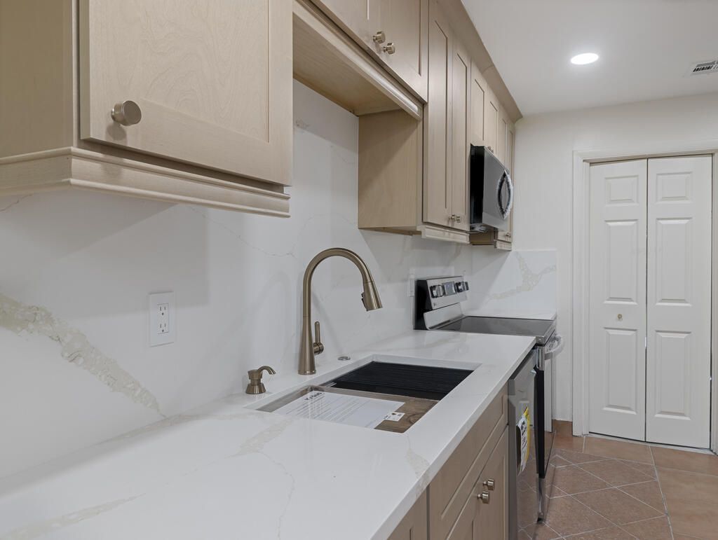 371 W 34th Street, Riviera Beach, FL 33404 Photo