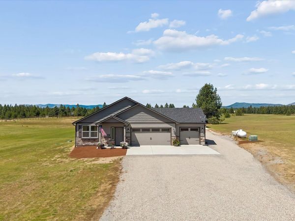 40215 N Sunnyside Ln, Deer Park, WA 99006