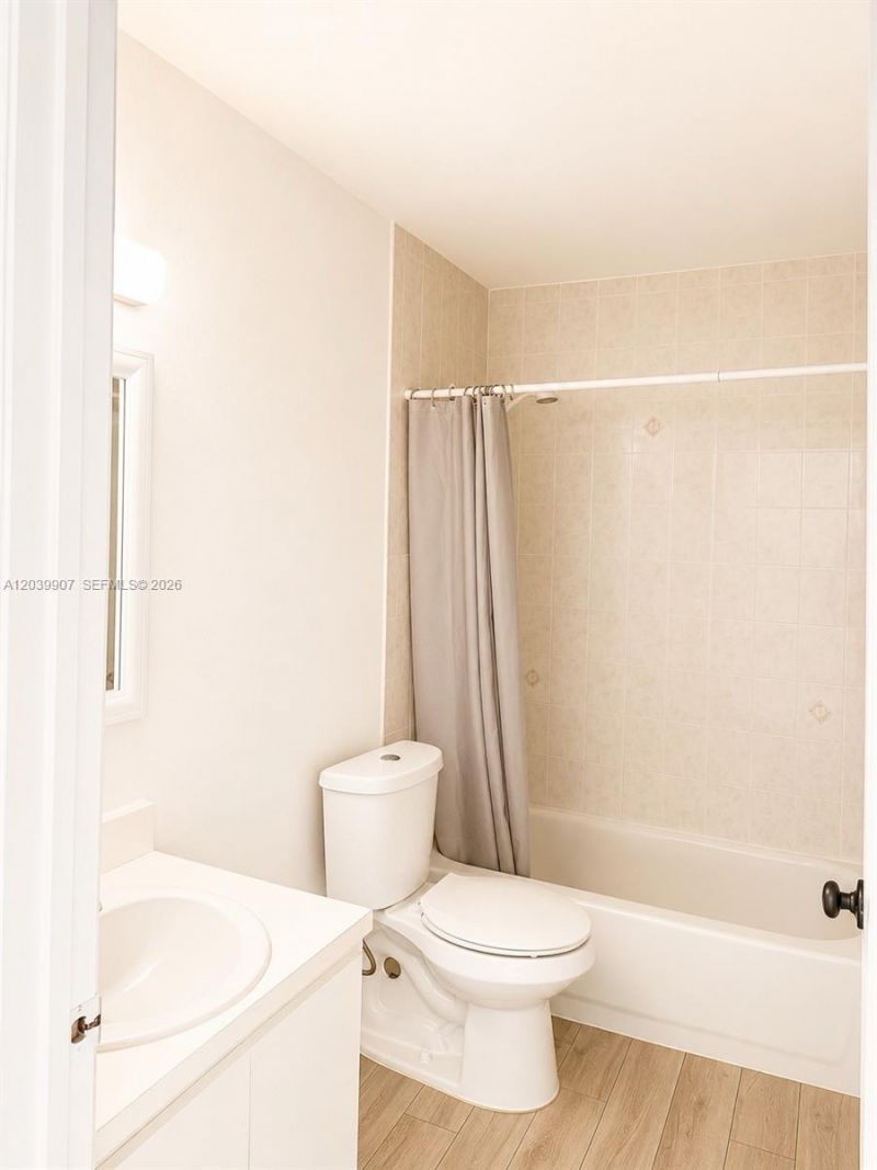 8851 NW 119th St, Unit 1206-1, Hialeah Gardens, FL 33018 Photo