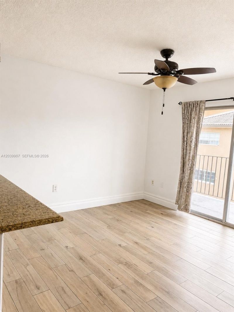 8851 NW 119th St, Unit 1206-1, Hialeah Gardens, FL 33018 Photo
