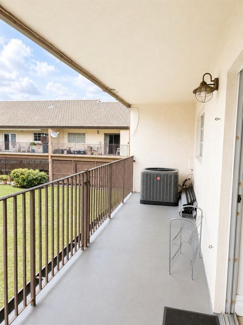 8851 NW 119th St, Unit 1206-1, Hialeah Gardens, FL 33018 Photo