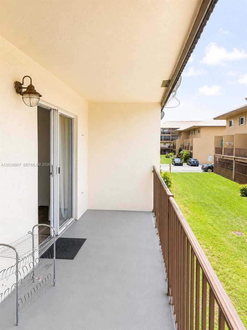 8851 NW 119th St, Unit 1206-1, Hialeah Gardens, FL 33018 Photo
