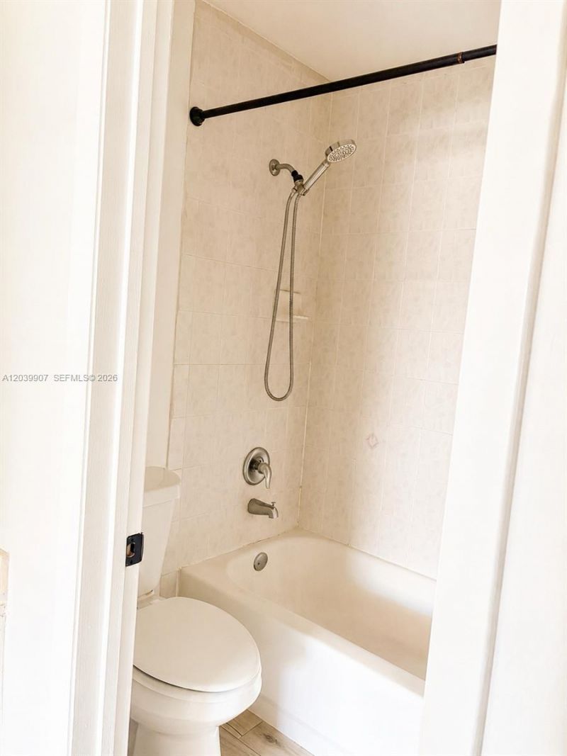 8851 NW 119th St, Unit 1206-1, Hialeah Gardens, FL 33018 Photo