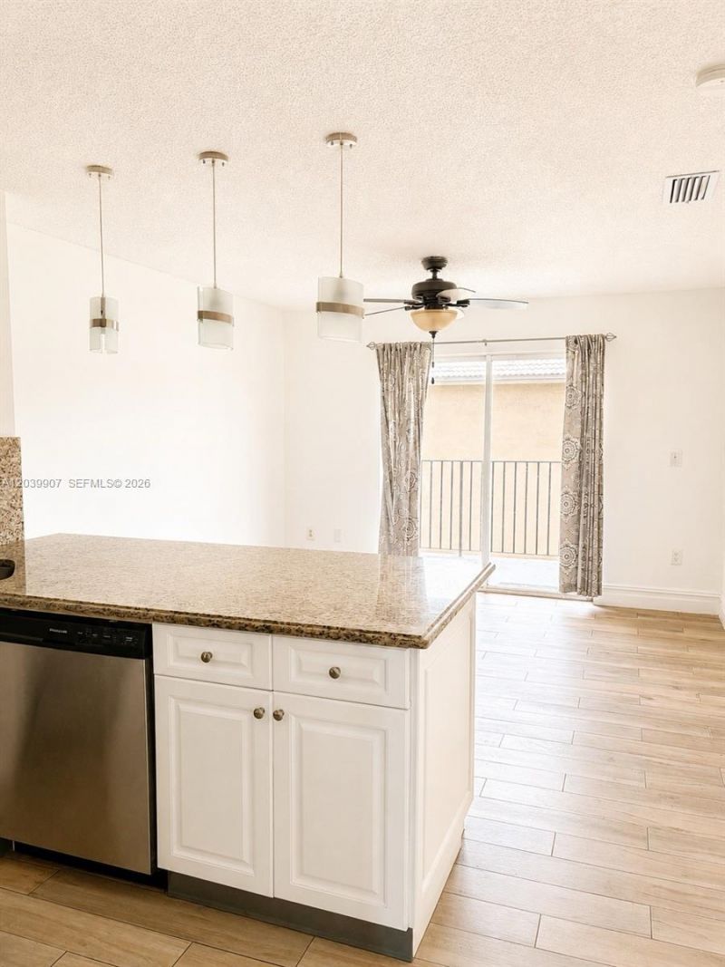 8851 NW 119th St, Unit 1206-1, Hialeah Gardens, FL 33018 Photo