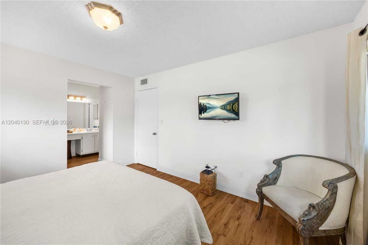 9999 N Belfort Cir , Unit 101, Tamarac, FL 33321 Photo