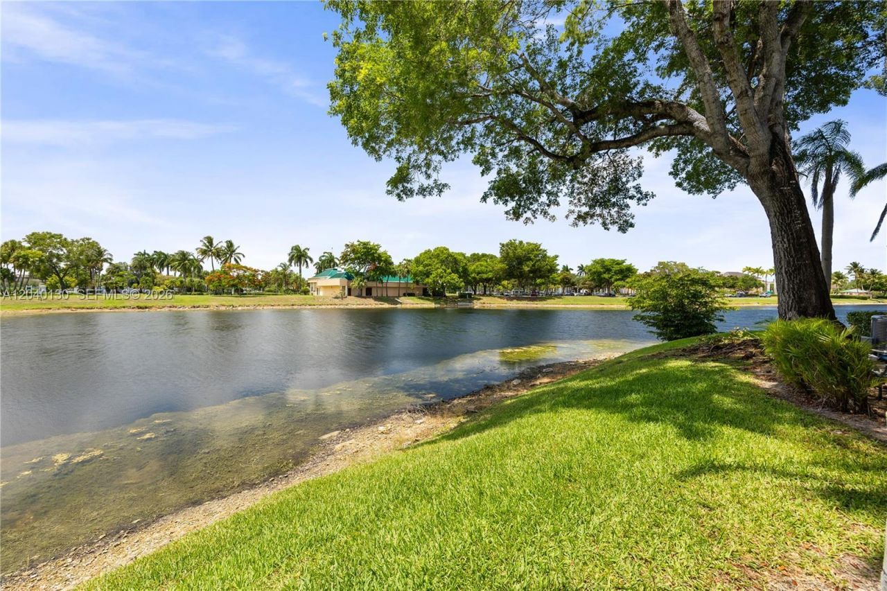 9999 N Belfort Cir , Unit 101, Tamarac, FL 33321 Photo