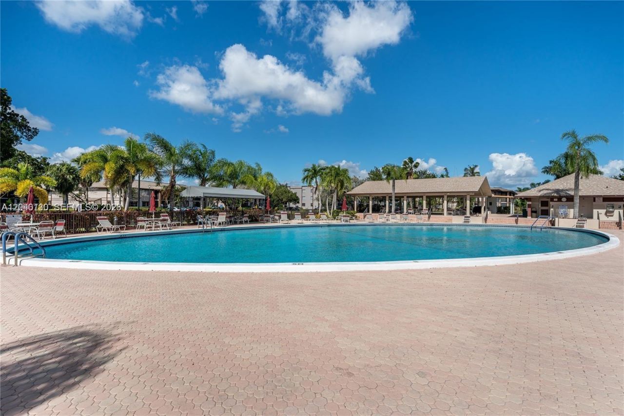 9999 N Belfort Cir , Unit 101, Tamarac, FL 33321 Photo