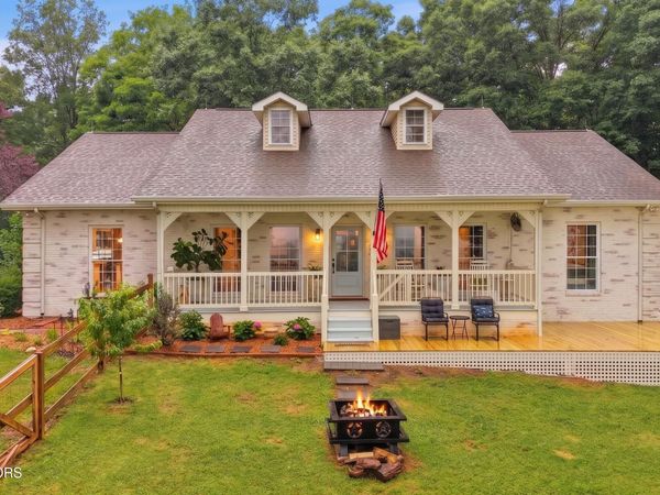 664 Armstrong Drive, Dandridge, TN 37725