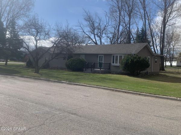 704 HORNUNG Avenue, Walhalla, ND 58282