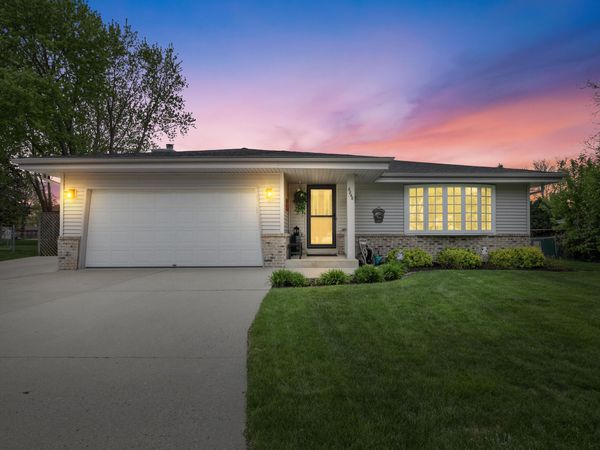 6846 S Juniper Ct, Oak Creek, WI 53154