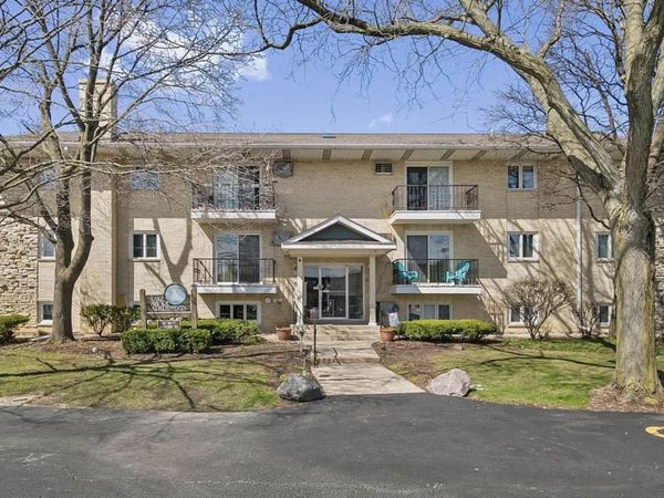 84 W BELVIDERE Road , Unit 303, Grayslake, IL 60030