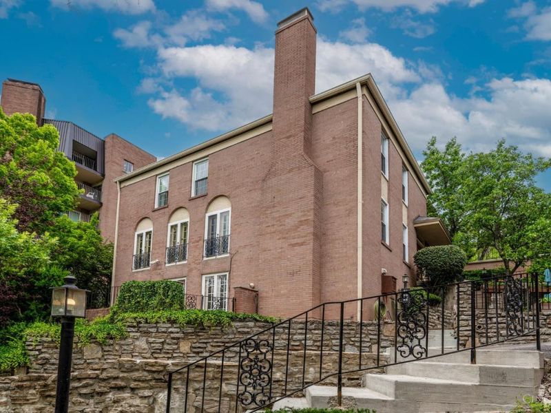854 Rue De La Paix, Unit B1, Cincinnati, OH 45220 Photo 2