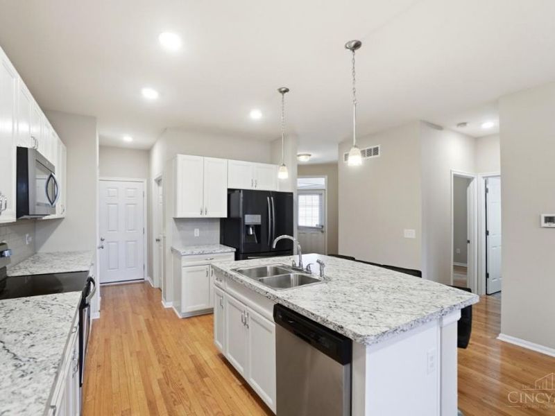 924 Valleywatch Drive, Springfield Twp., OH 45231 Photo 7