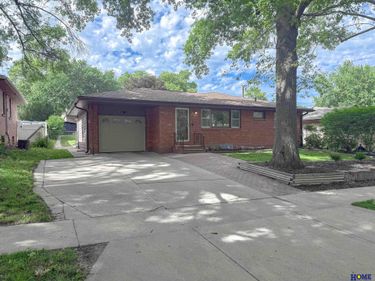 7920 Steinway Road, Lincoln, NE 68505