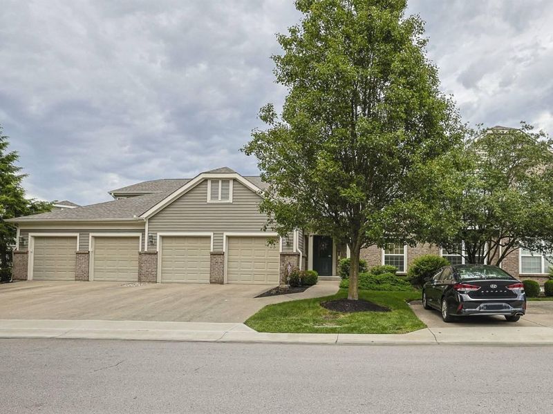 2115 Clareglen Drive, Unit 302, Crescent Springs, KY 41017 Photo 2