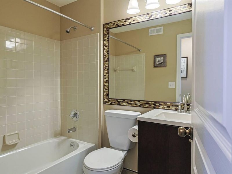 2115 Clareglen Drive, Unit 302, Crescent Springs, KY 41017 Photo 23