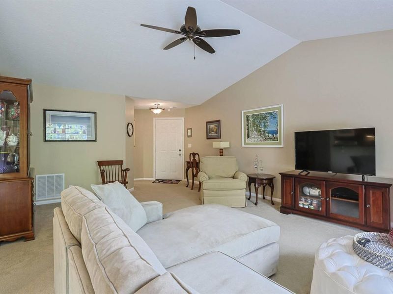 2115 Clareglen Drive, Unit 302, Crescent Springs, KY 41017 Photo 8