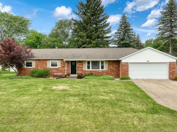 800 Hazelwood Boulevard, Jackson, MI 49203