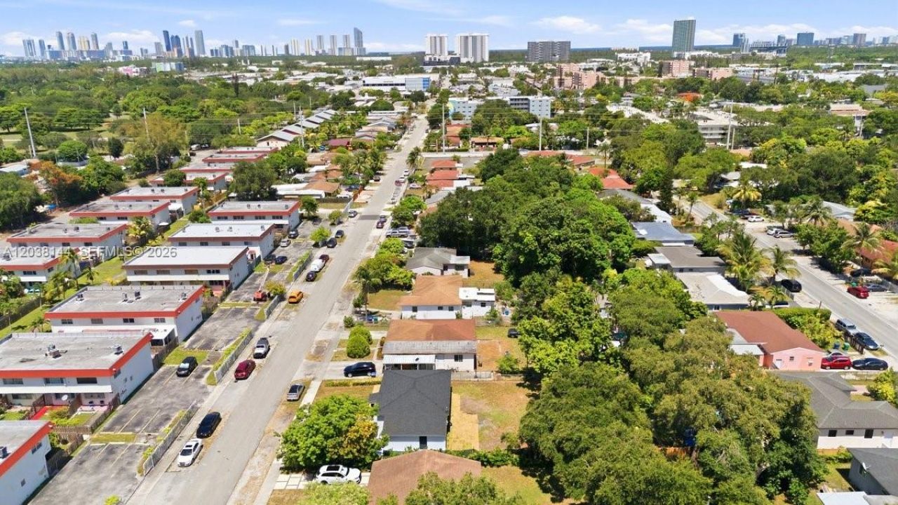 1480 NE 150th St , Miami, FL 33161 Photo