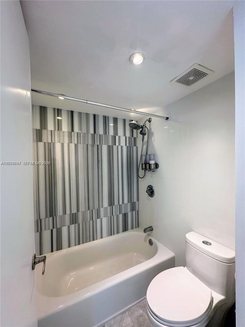 2350 NE 135th St , Unit 1501, North Miami, FL 33181 Photo
