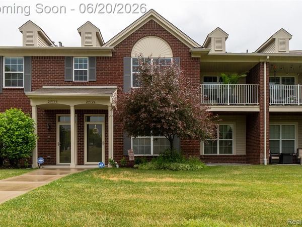 29726 Fox Run Circle, Warren, MI 48092