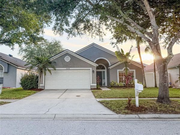 8608 FAWN CREEK DRIVE , TAMPA, FL 33626
