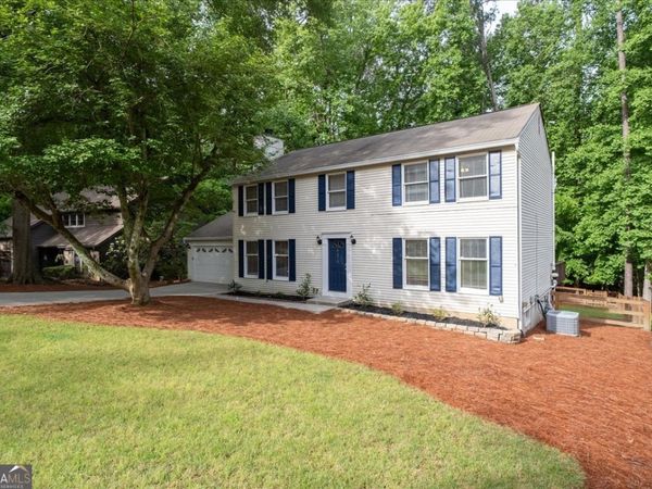 9470 Hillside Drive, Roswell, GA 30076