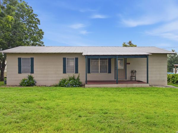 305 W MAVERICK ST, Falls City, TX 78113
