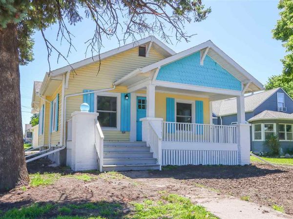 802 S Iowa, Washington, IA 52353