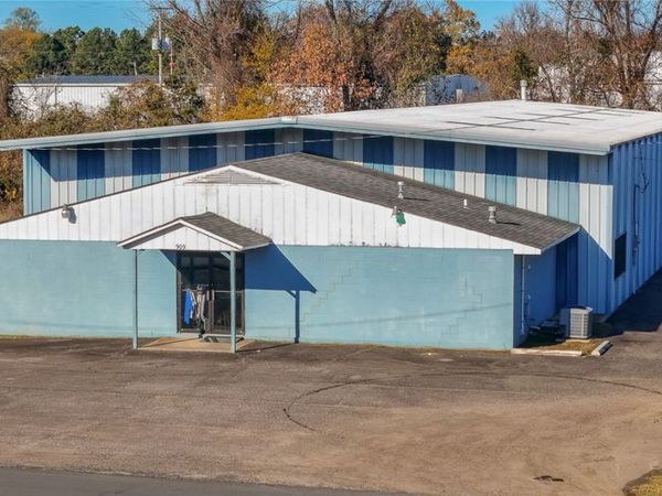 909 E 3rd Street , Russellville, AR 72801