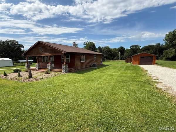 519 E Walnut Street, Perry, MO 63462