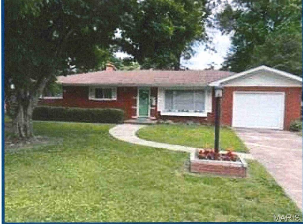 302 Crestwood Drive , Collinsville, IL 62234 Main Photo