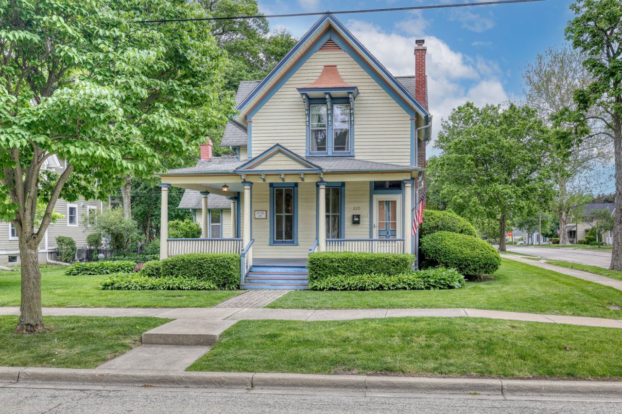 220 N 5th Street, West Dundee, IL 60118 Main Photo