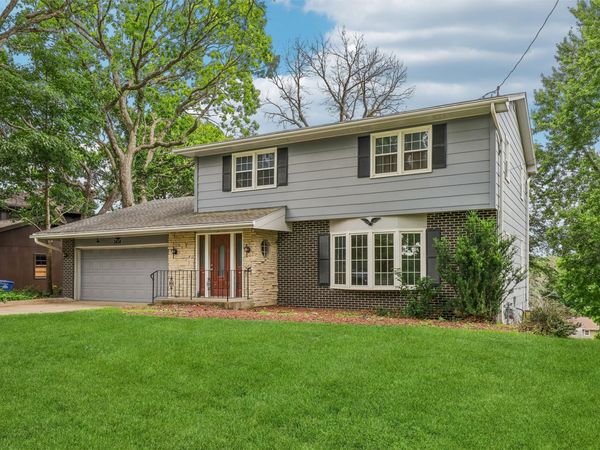 3414 Skyline Drive, Des Moines, IA 50310