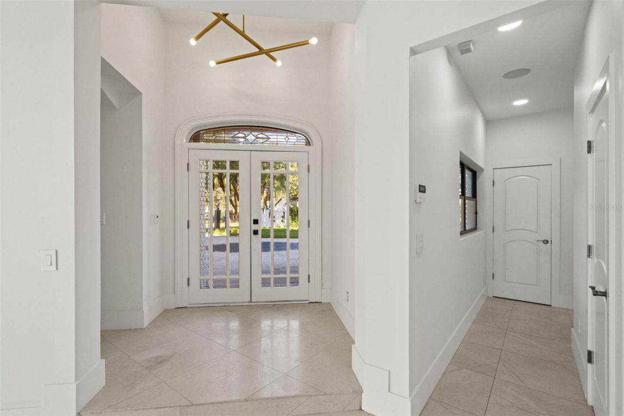 2521 Lake Ellen Drive, Tampa, FL 33618 Photo