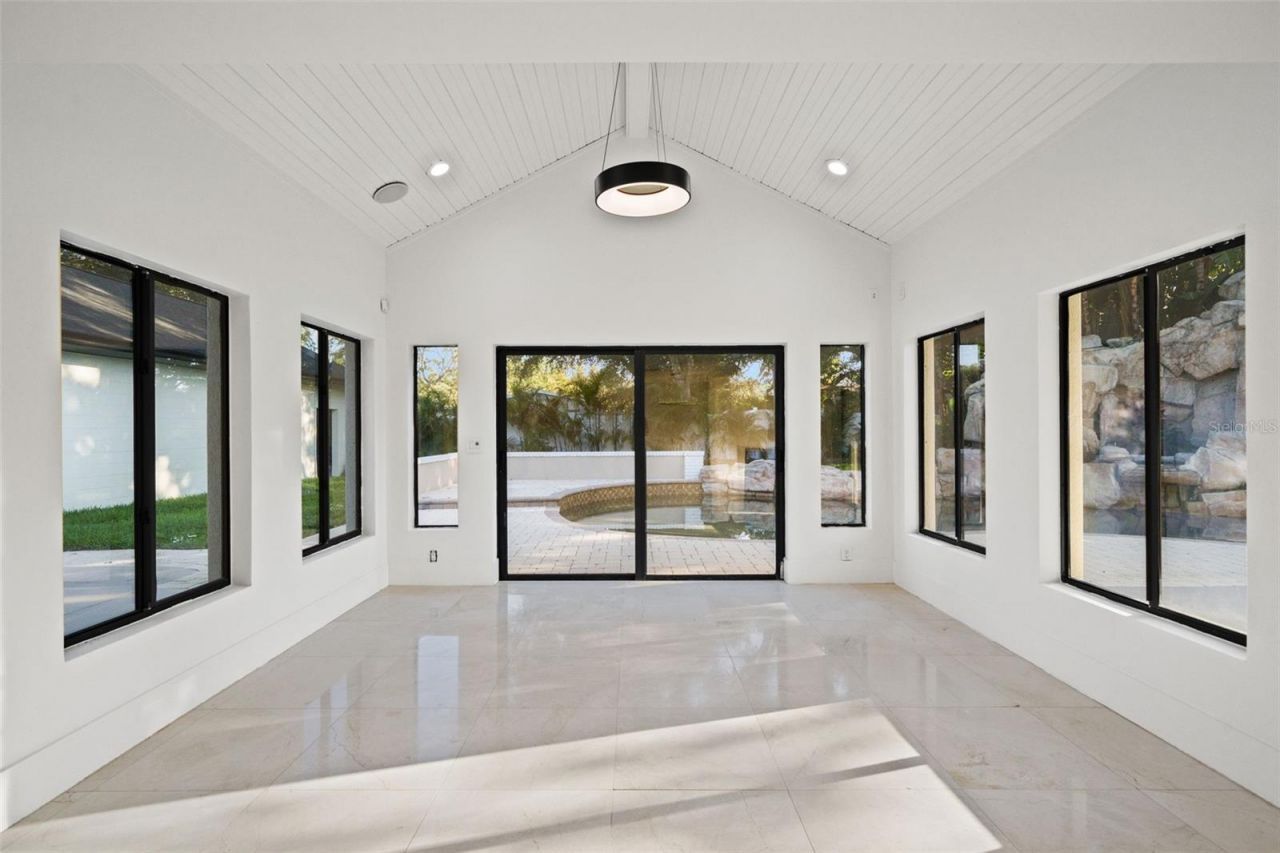 2521 Lake Ellen Drive, Tampa, FL 33618 Photo