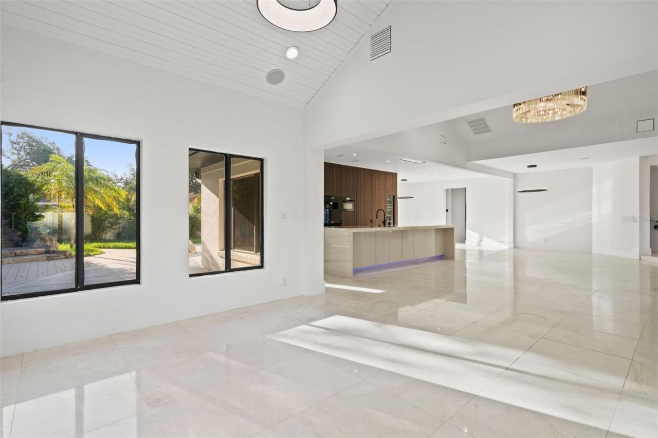 2521 Lake Ellen Drive, Tampa, FL 33618 Photo
