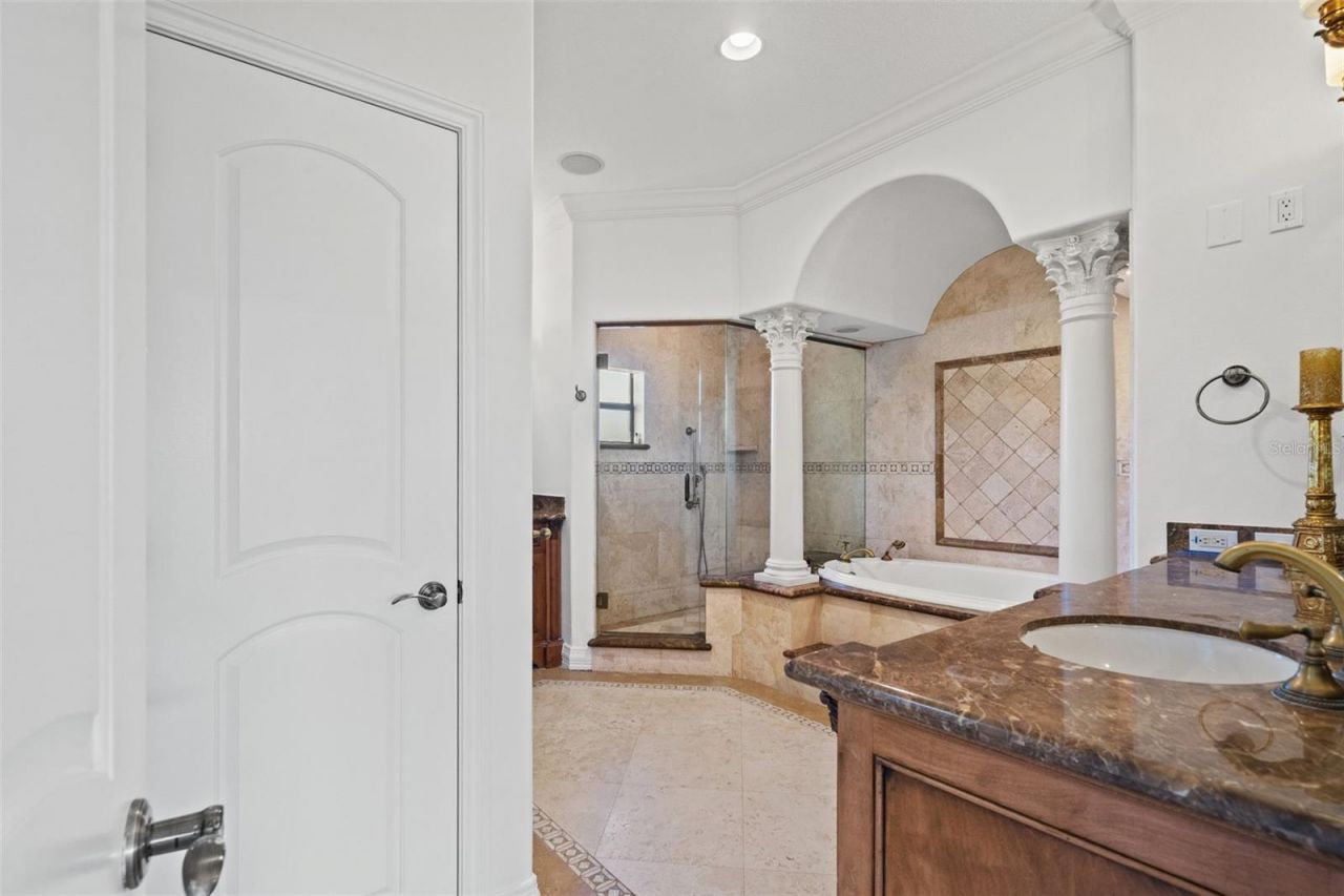 2521 Lake Ellen Drive, Tampa, FL 33618 Photo